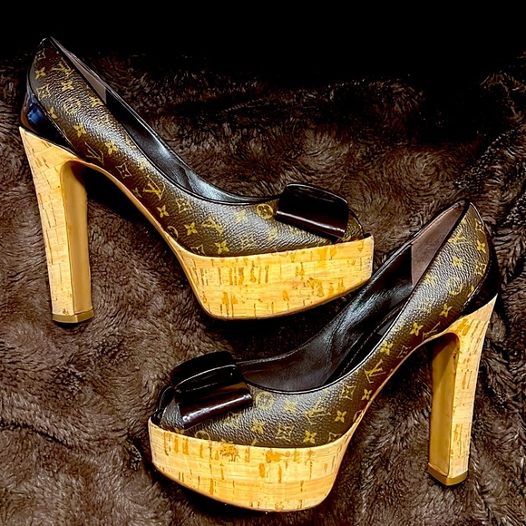 LOUIS VUITTON Rivoli Heels - Picture 4 of 15